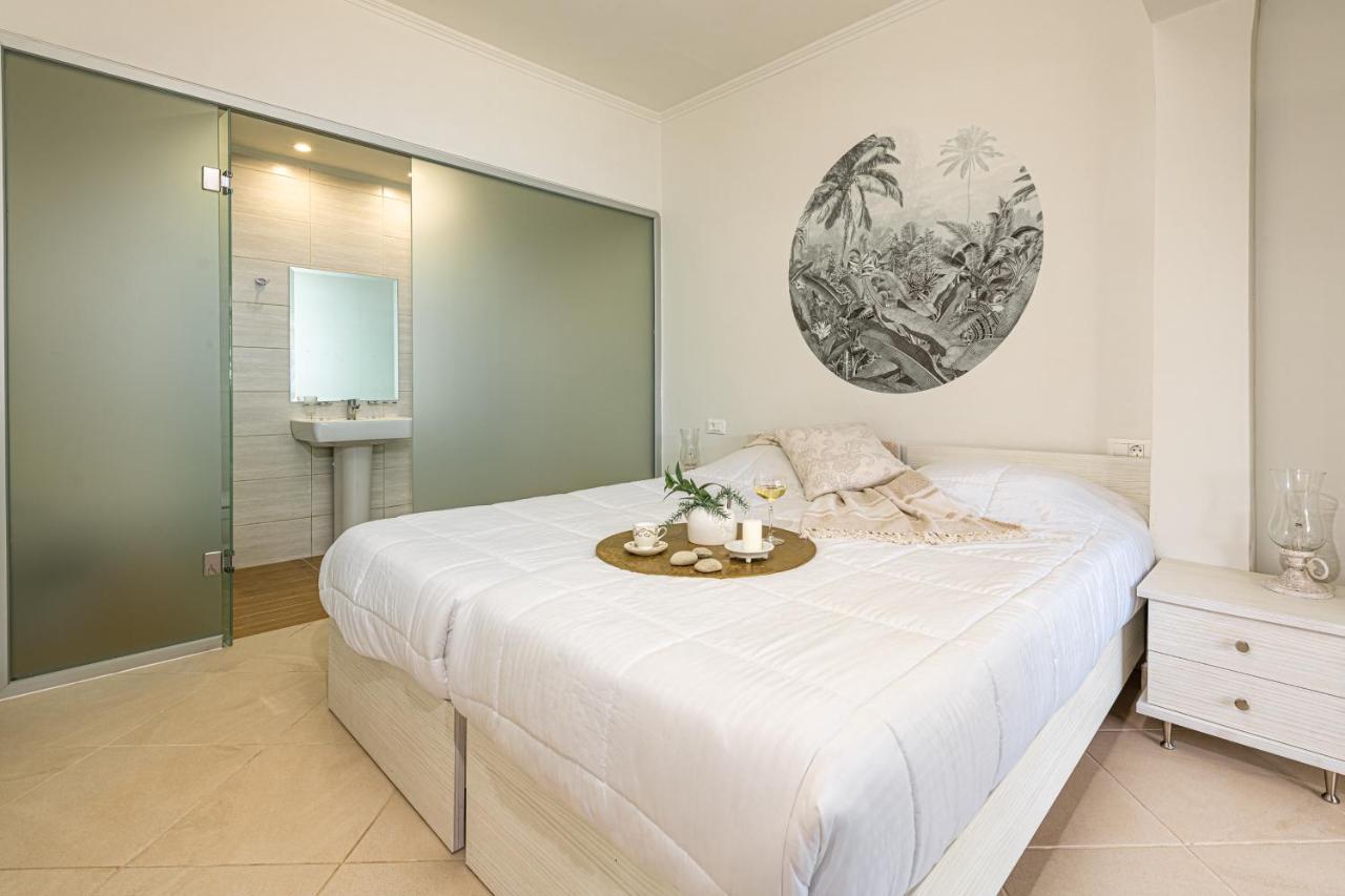 Tortuga Dafni Bay Diver's Paradise By 